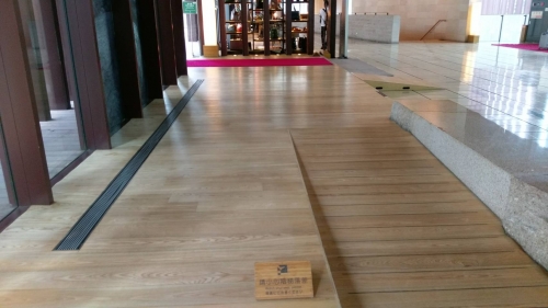 宜蘭溫泉飯店 - Bona Traffic HD摩克水性環保無毒漆面木地板無塵打磨翻新 - 一年後狀況