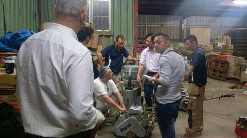 Bona博納原廠國外技師蒞台，舉辦無塵打磨機具訓練與問題診斷