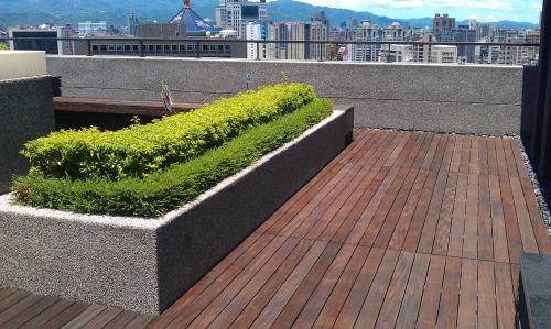 羅斯福路一段頂樓觀景台, 採用 Bona 戶外護木油,保養戶外觀景台庭院木地板
