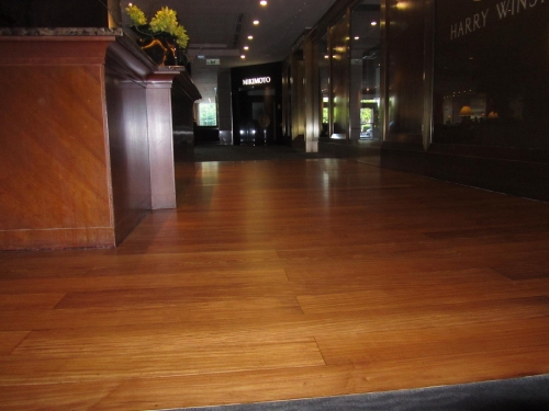 台北晶華酒店，上庭酒廊木地板-採用博納無塵翻新工法.順利完成施工