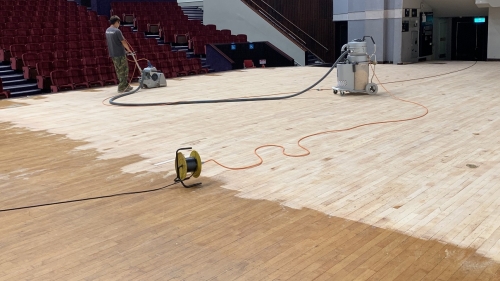 信義區知名會議場館舞台木地板 - Bona博納木地板專業無塵翻新整平改色工法