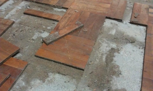 不是不可能,您相信已經使用20多年的木地板,經過Bona博納---峰奕公司專業團隊的使用防潮彈性地板膠修補後及再經過無層打磨工法的成果.