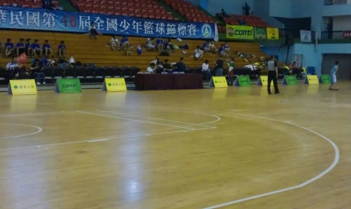 台北市體育局籃球運動場館－採用Bona深層清潔保養施工後一個月木地板狀況