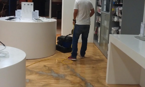 Apple經銷商台中旗鑑店－木地板深層清潔保養　